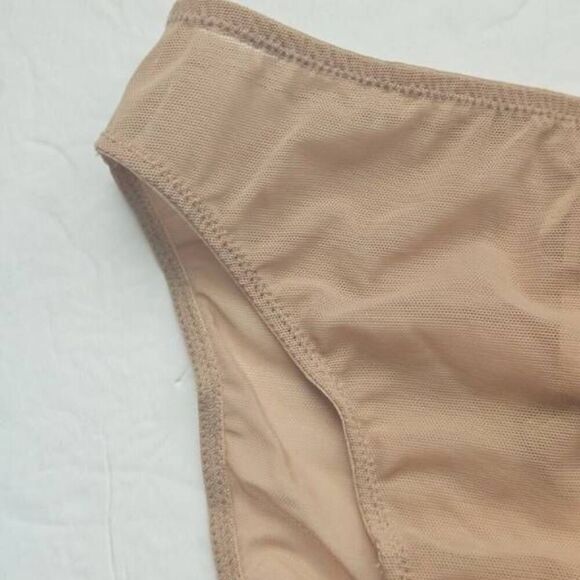 Skims Hi cut panty Nwt - Picture 2 of 9
